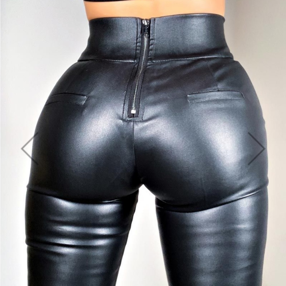 AMMO X AKIRA BIG BOOTY HIGH WAIST PLEATHER PANT